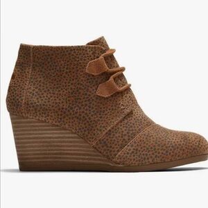 TOMS Kala Tan Mini Cheetah Suede Wedge Boots Size 8